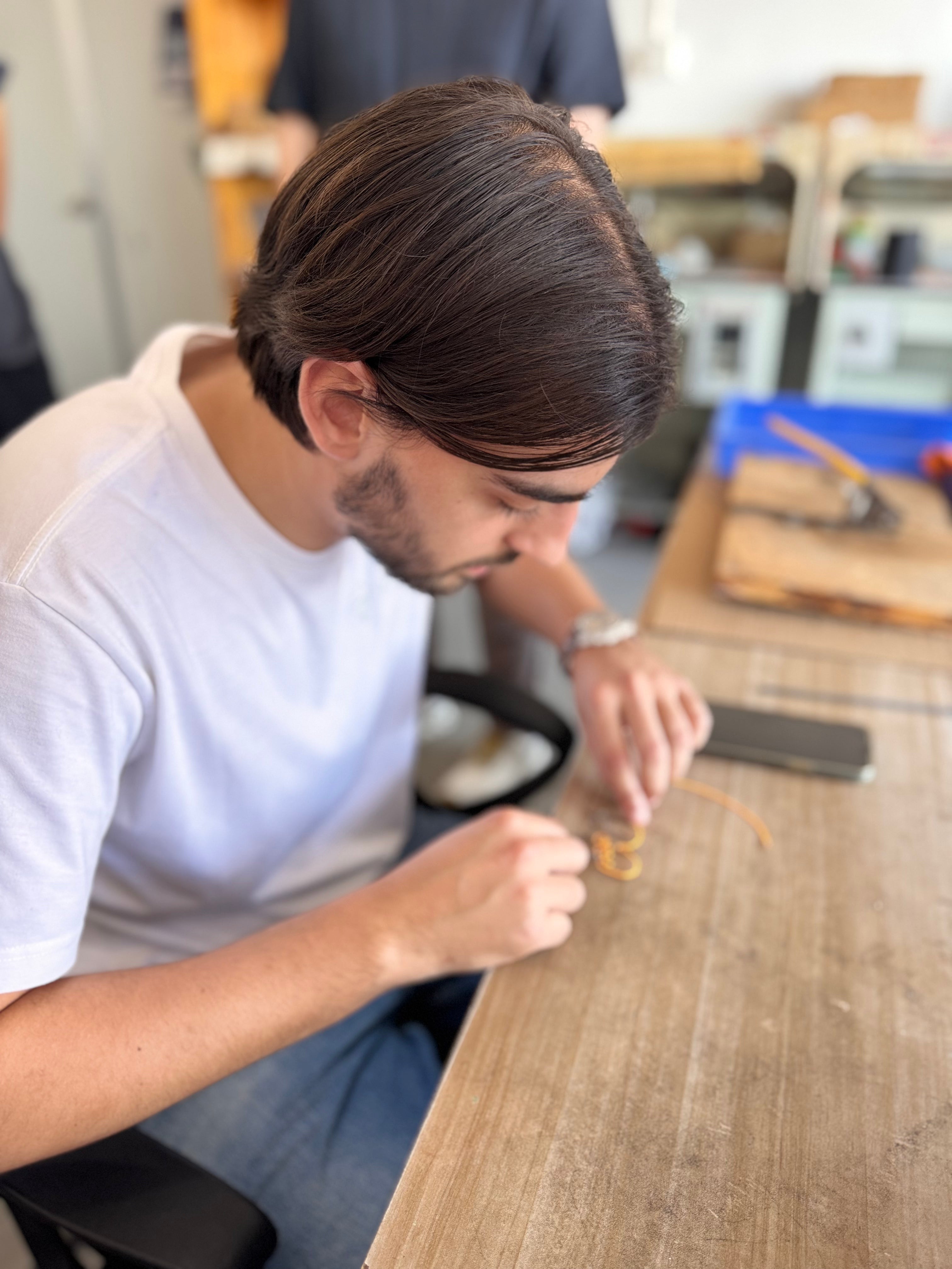 Plongée dans l’art de la lumière : la fabrication artisanale des ampoules Message In The Bulb
