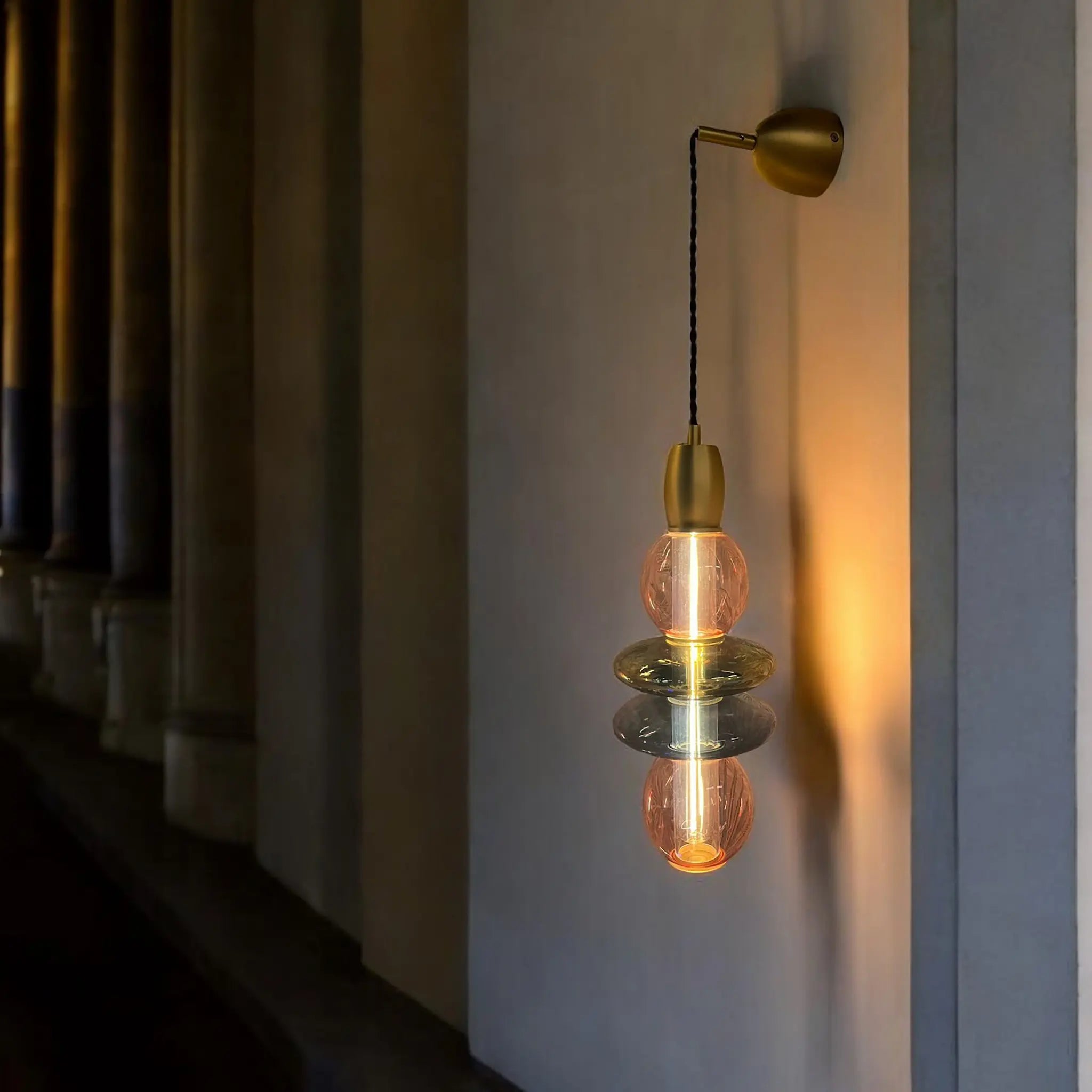 Léonor Suspension Verticale Fumée - Elements Lighting