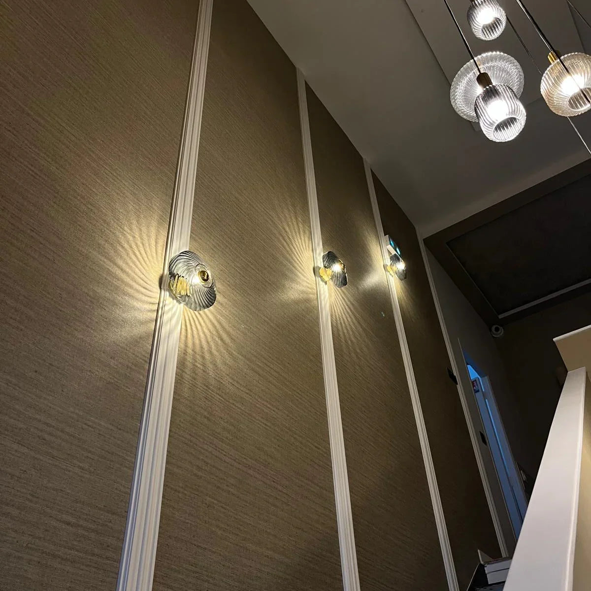 Applique Roxanne Graphite – Applique murale design en verre soufflé au rendu doux et contemporain