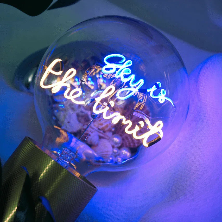 Ampoule LED design avec message lumineux « Sky is the limit », éclairage décoratif moderne