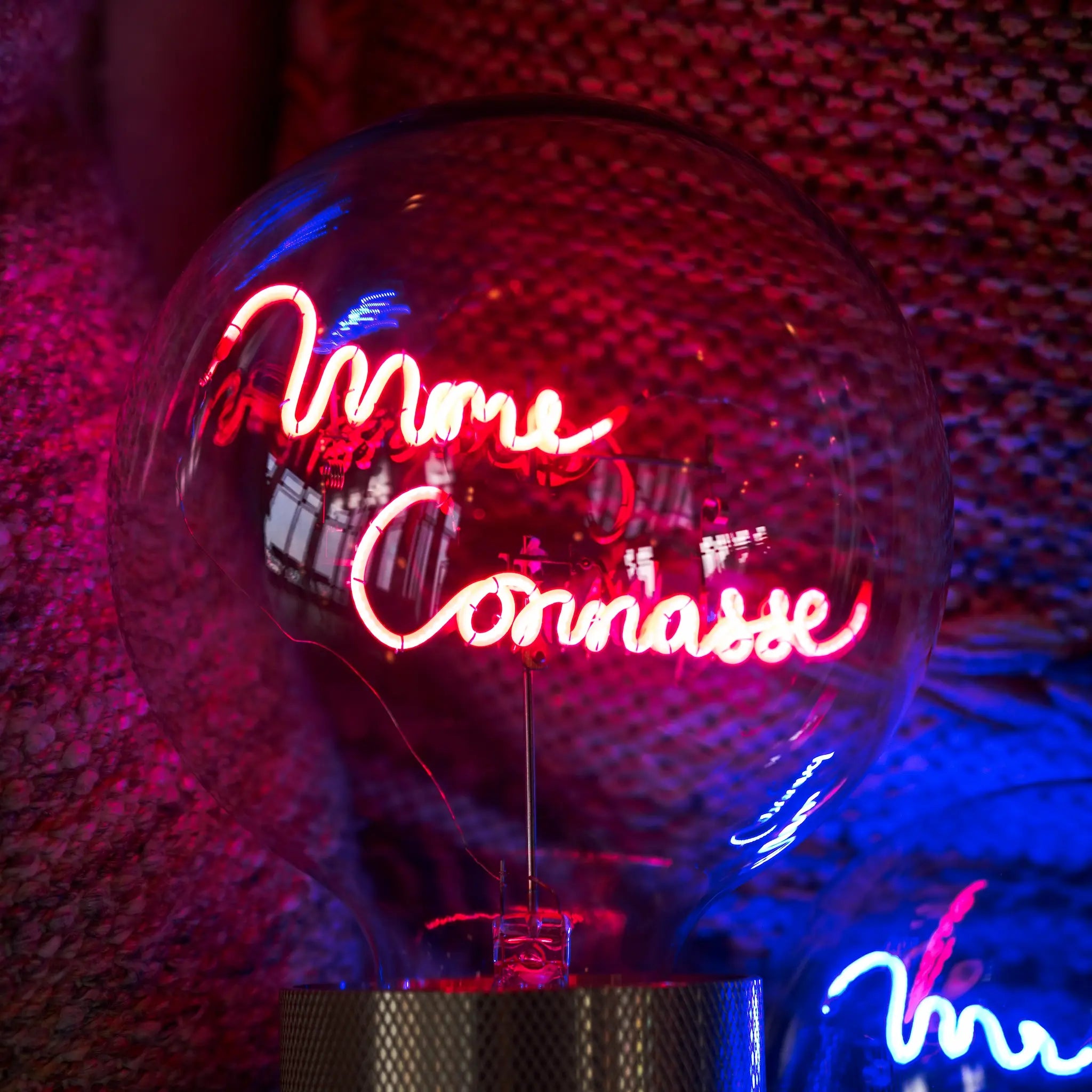 Mme Connasse - Elements Lighting