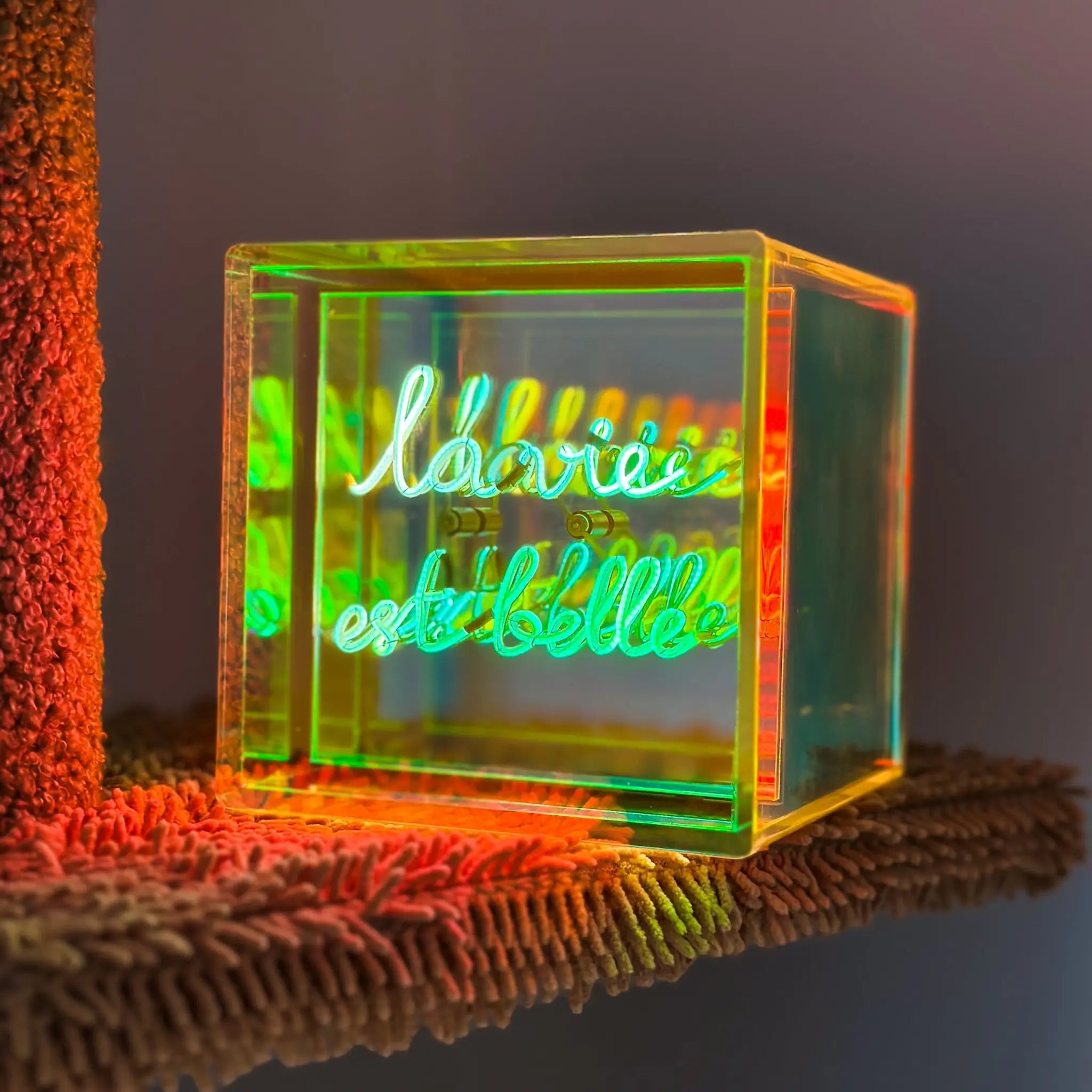 MITBOX LA VIE EST BELLE - Elements Lighting