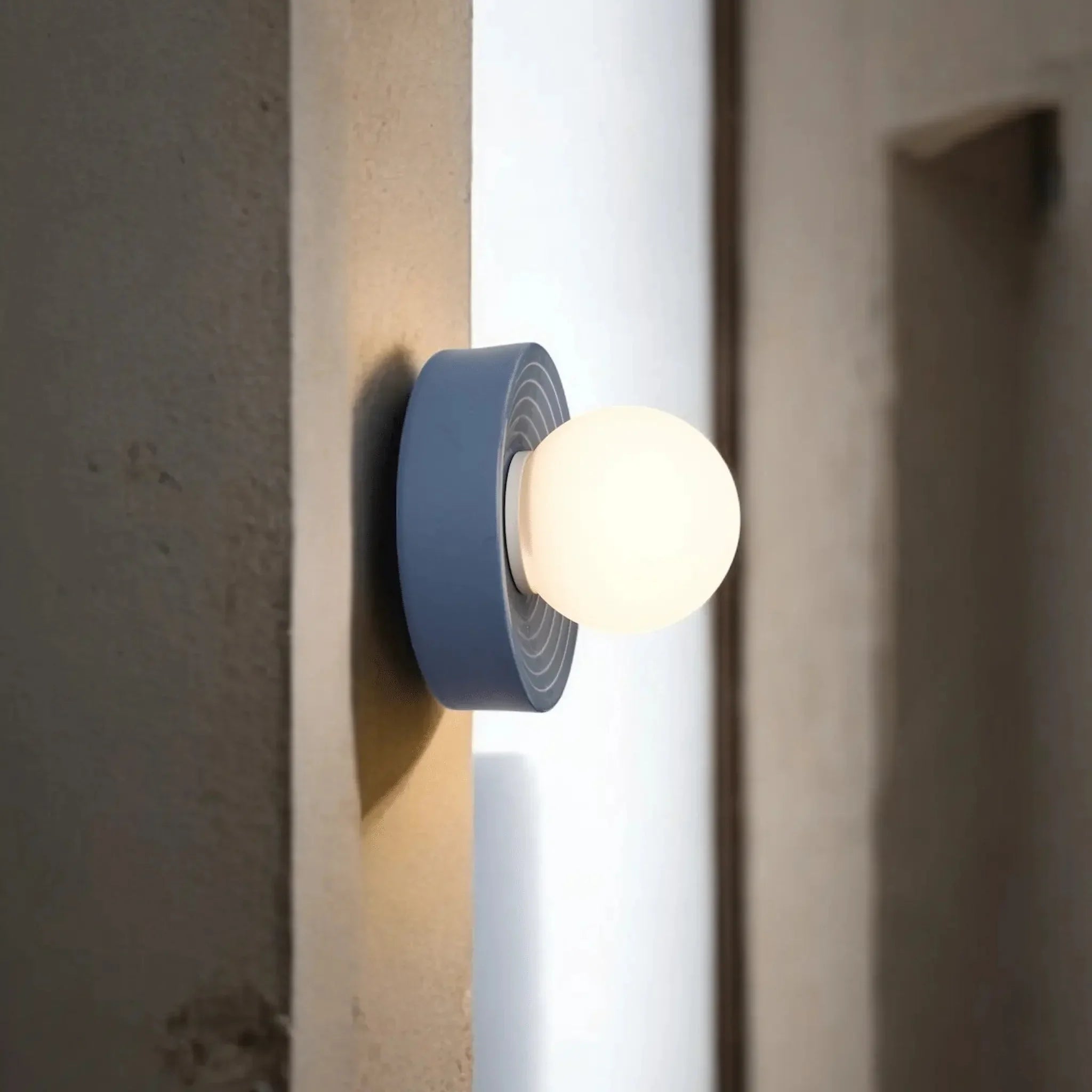 Applique Alicia Ø16 cm Denim – Applique moderne en céramique, style contemporain salle de bain