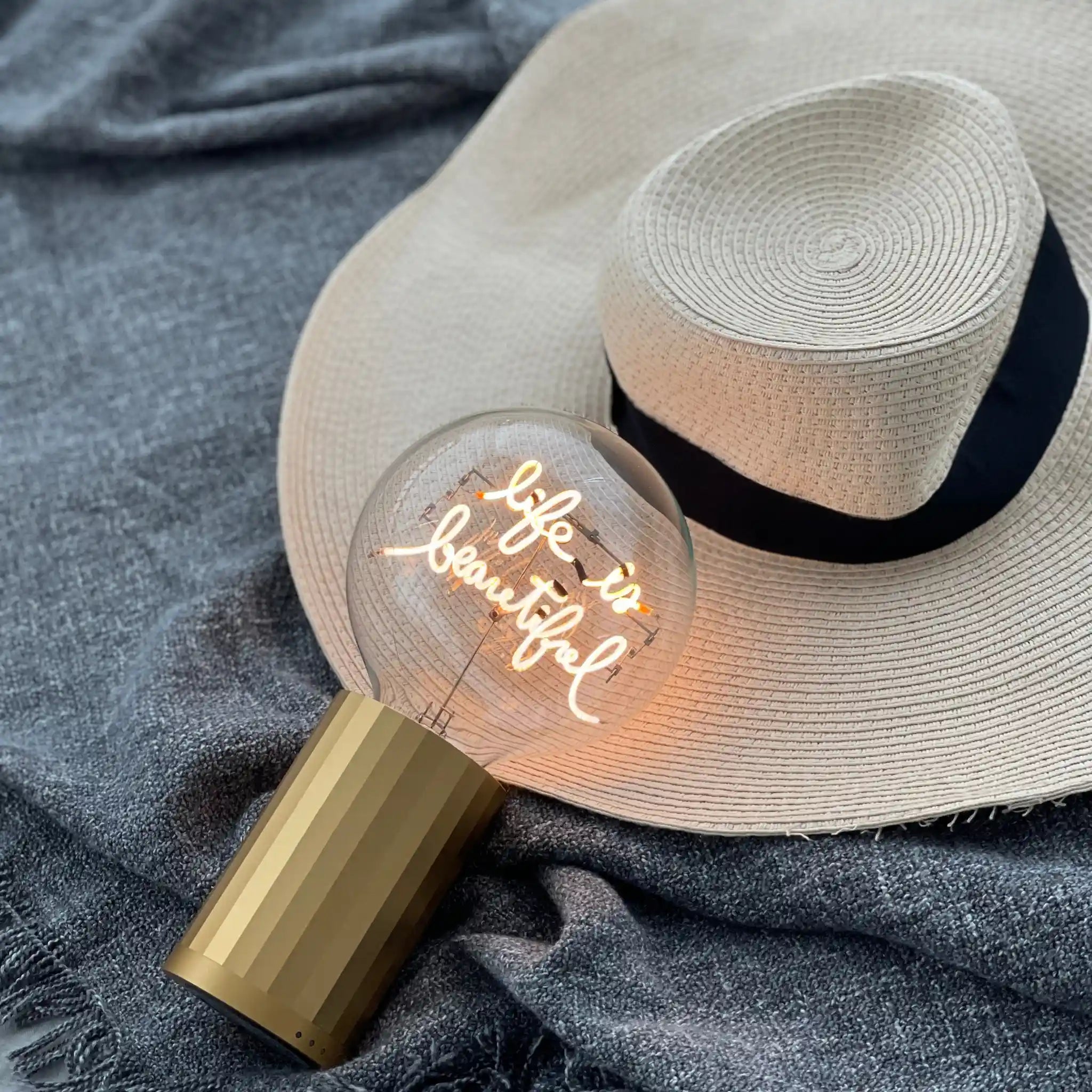 Sans fil - LIFE IS BEAUTIFUL - Elements Lighting