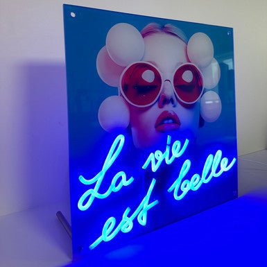 MITF LA VIE EST BELLE - Elements Lighting