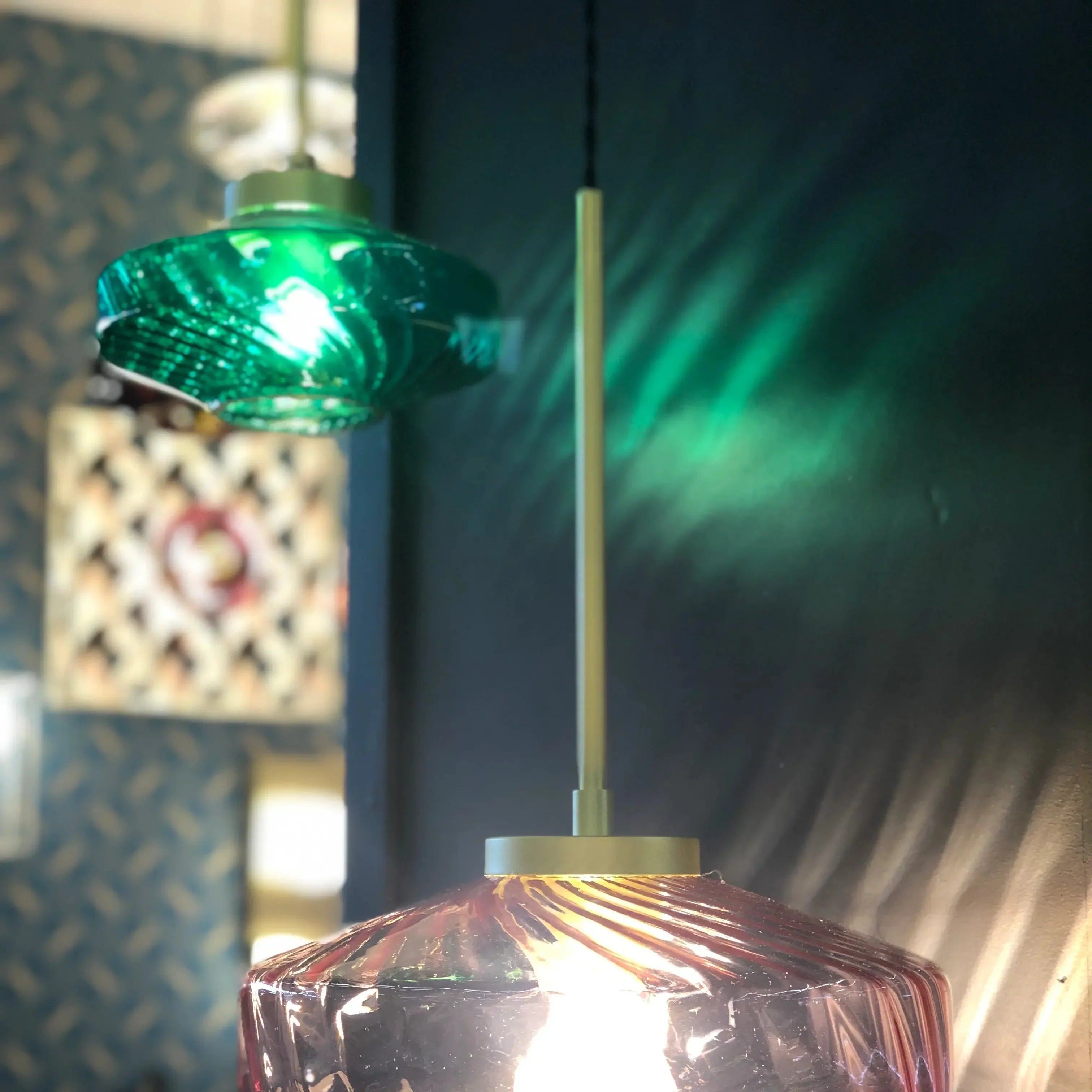 Suspension Roxanne Ø20 cm Émeraude – Suspension verte en verre soufflé style Art Déco