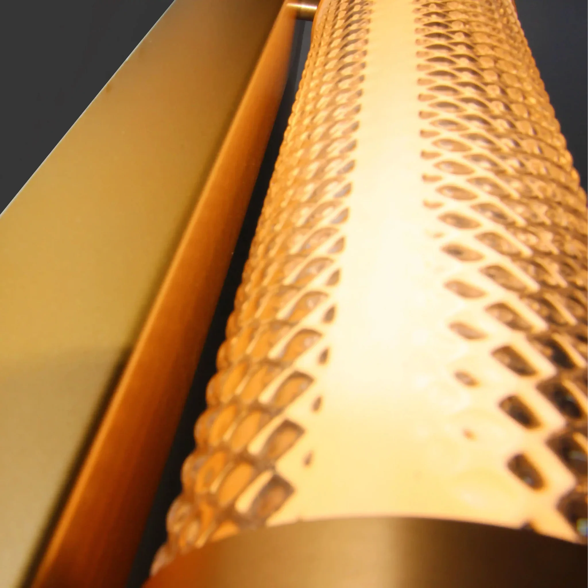 Applique Tiffany Diamant – Applique design LED dimmable, finition dorée élégante