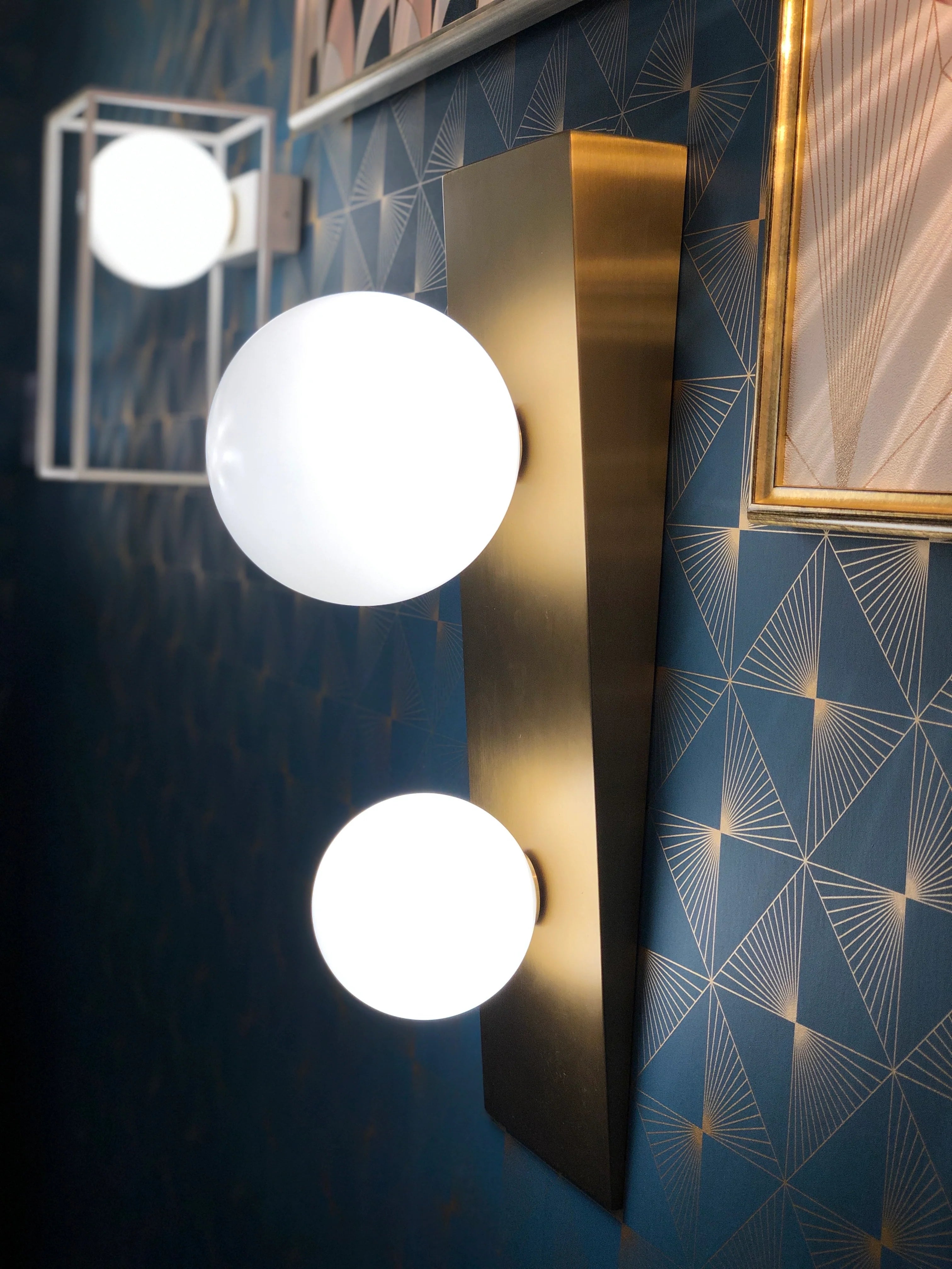 Lindsay Applique Doré / Verrine Opaque - Elements Lighting