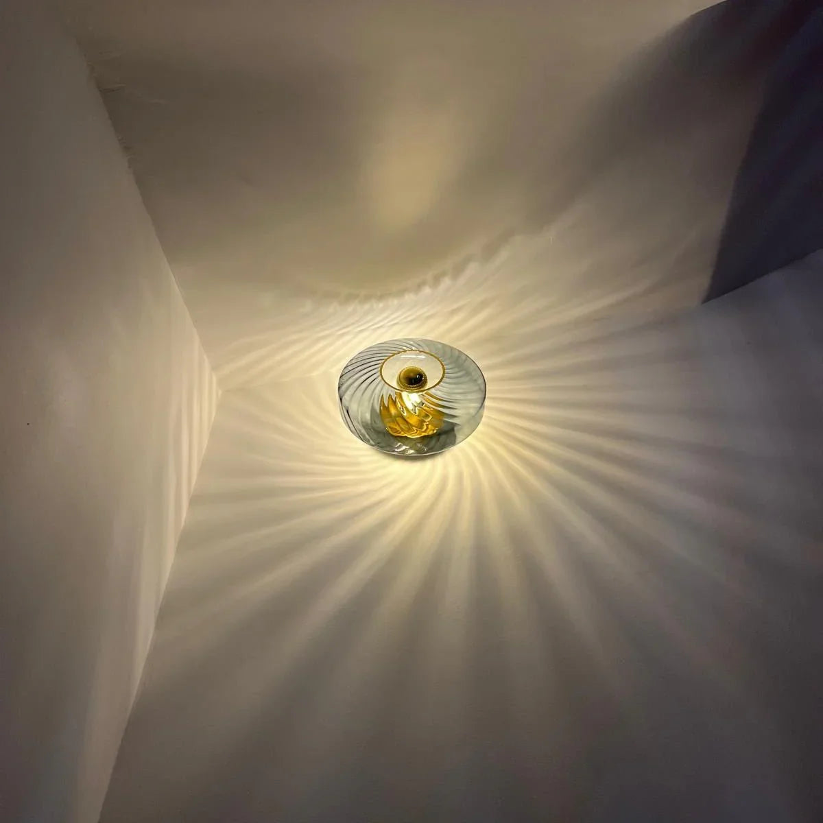 Applique Roxanne Graphite – Applique murale design en verre soufflé au rendu doux et contemporain