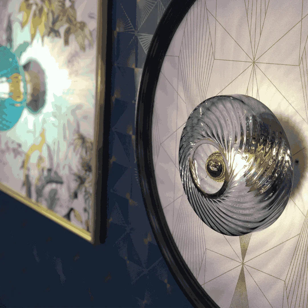 Applique Roxanne Graphite – Applique murale design en verre soufflé au rendu doux et contemporain