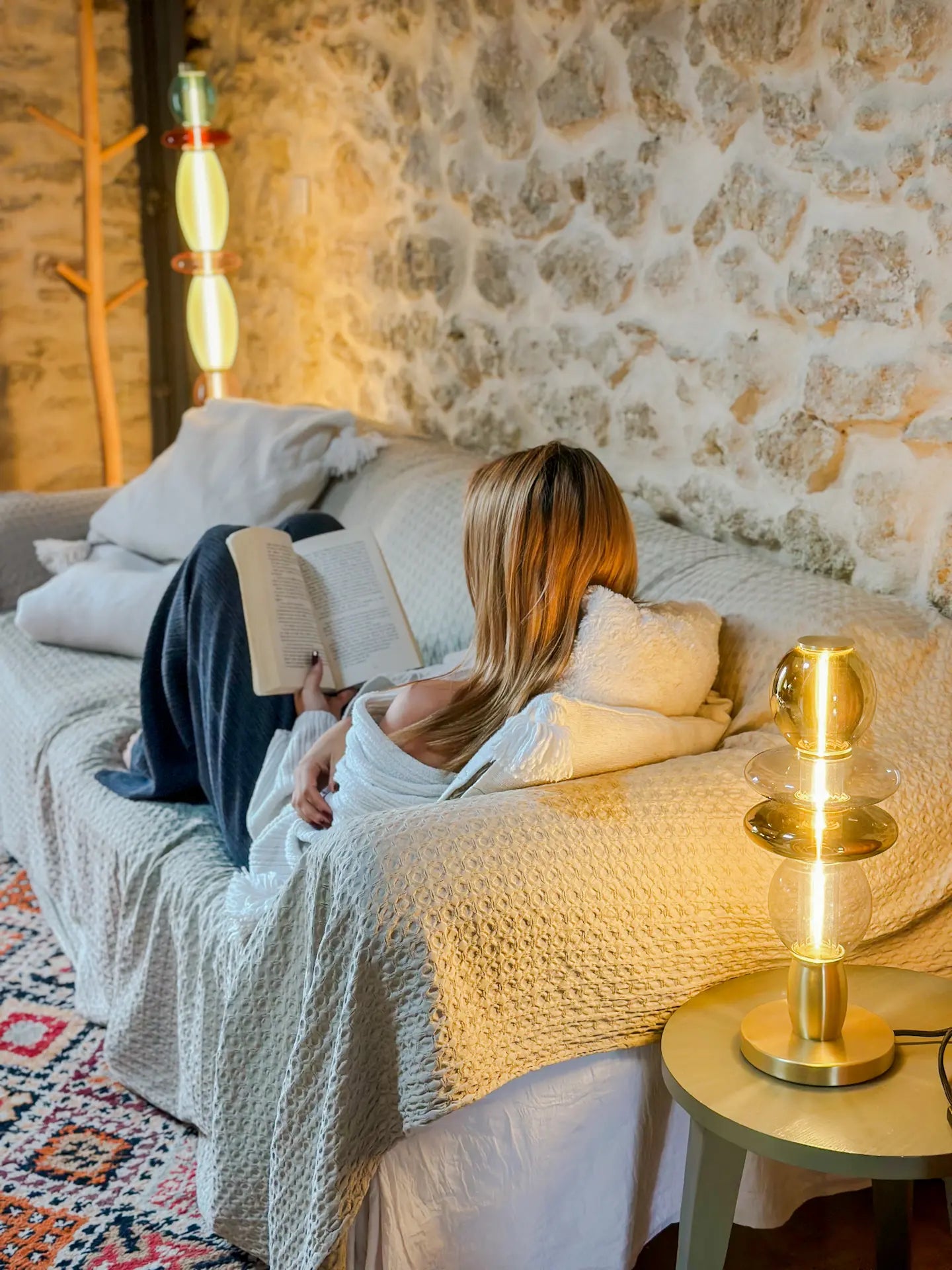 Créer une ambiance unique grâce à la lumière… et au verre