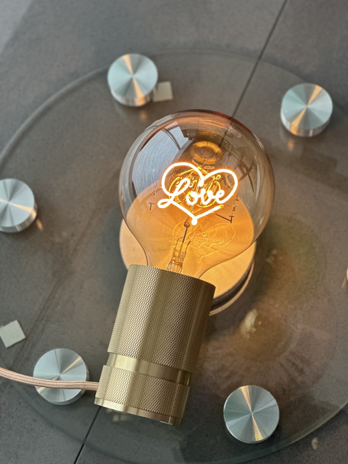 Ampoule Love : L'éclat du design au service de l'émotion en 2026