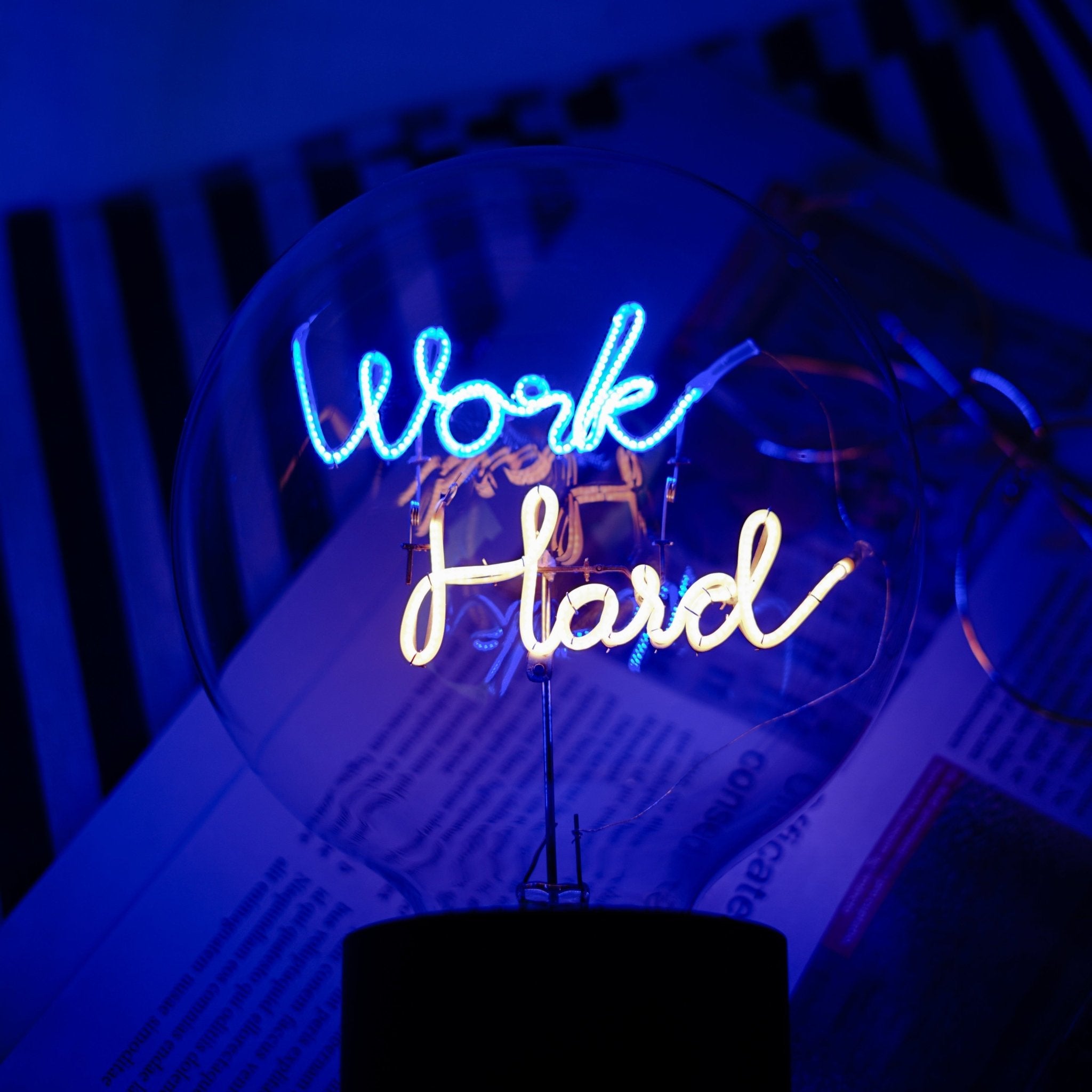 Ampoule MITB - Work Hard - Elements Lighting