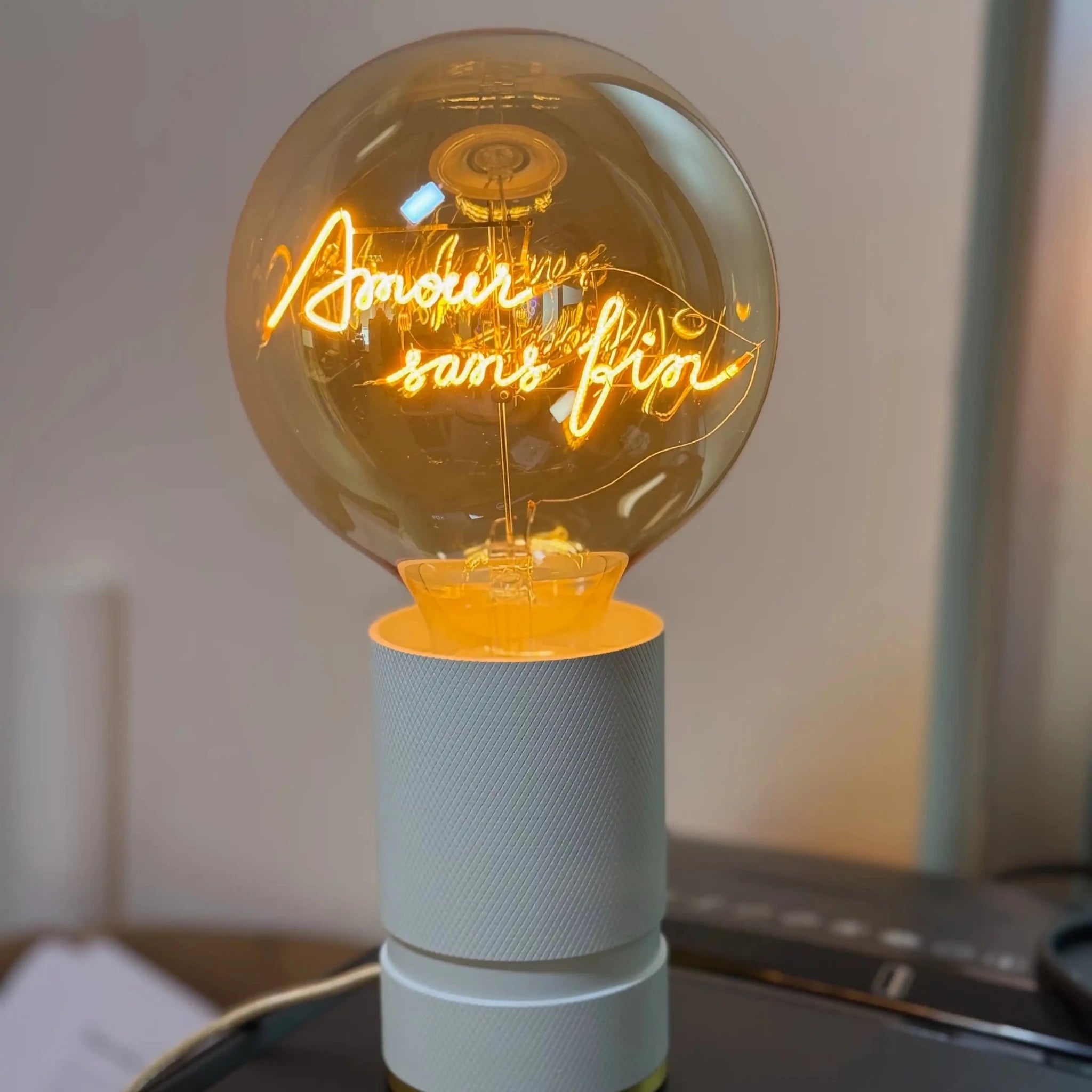 Ampoule décorative LED “Amour sans fin” – Message In The Bulb - Elements Lighting