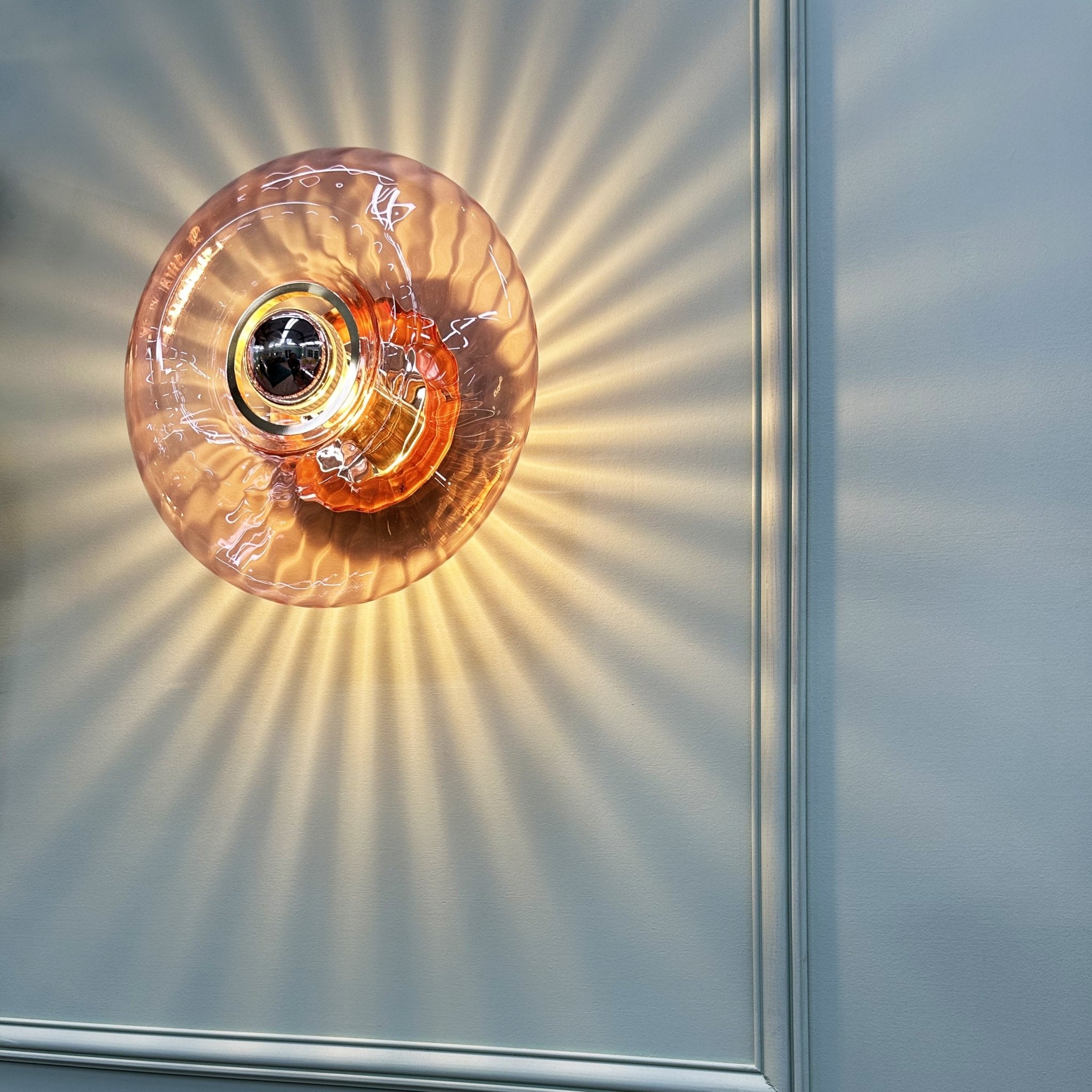 Applique Grace Rose Spinelle – Applique décorative rose délicat au style raffiné - Elements Lighting