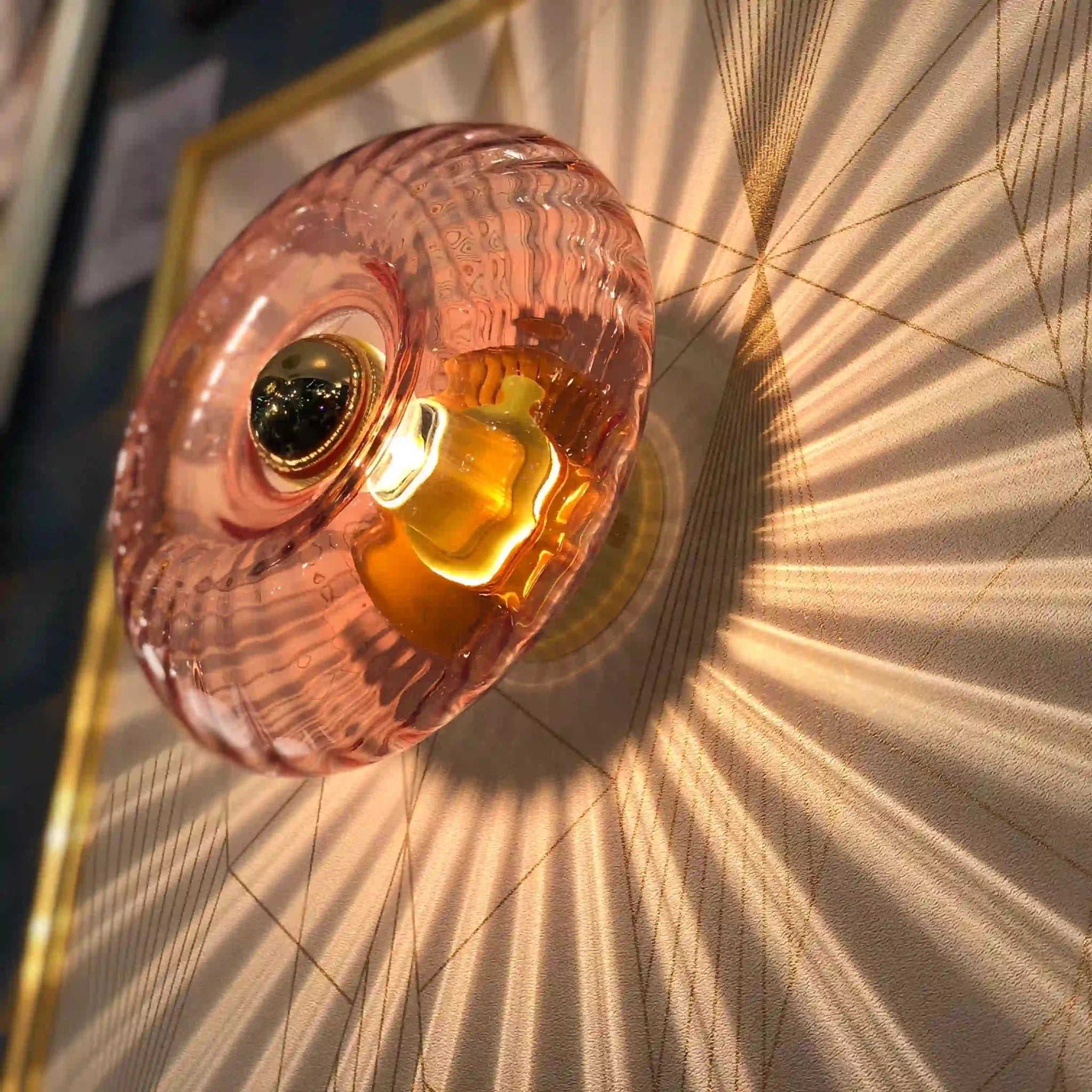 Applique Petit Grace Rose Spinelle – Applique décorative rose délicat au style raffiné - Elements Lighting