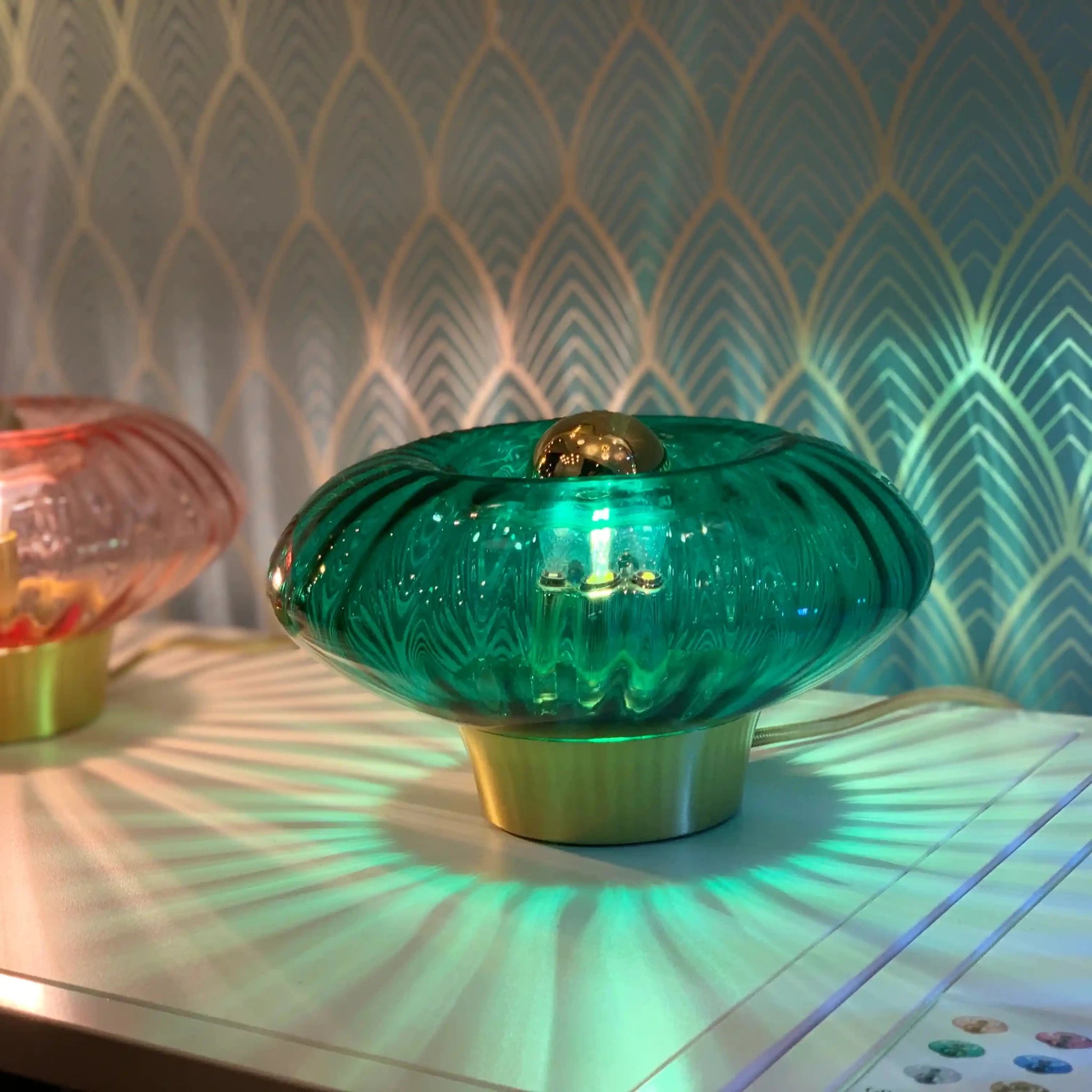 Lampe de table Grace Émeraude – Finition verte au design élégant et naturel - Elements Lighting