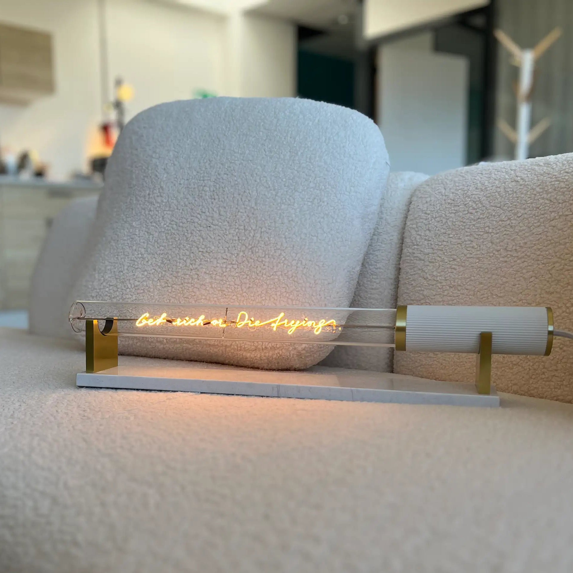 Ampoule décorative LED “Get rich or die Trying” – Message In The Tube - Elements Lighting