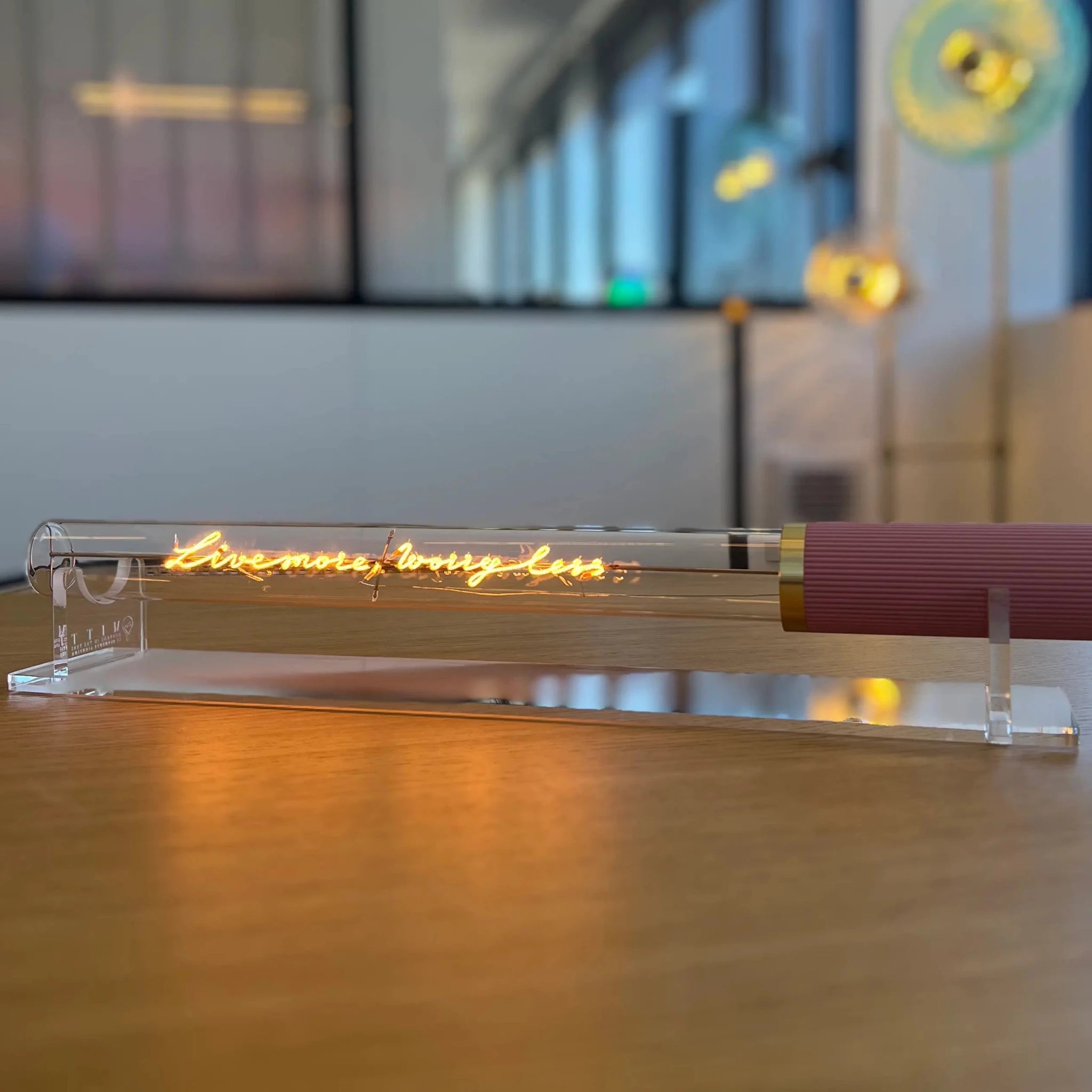 Ampoule décorative LED “Live more Worry less” – Message In The Tube - Elements Lighting