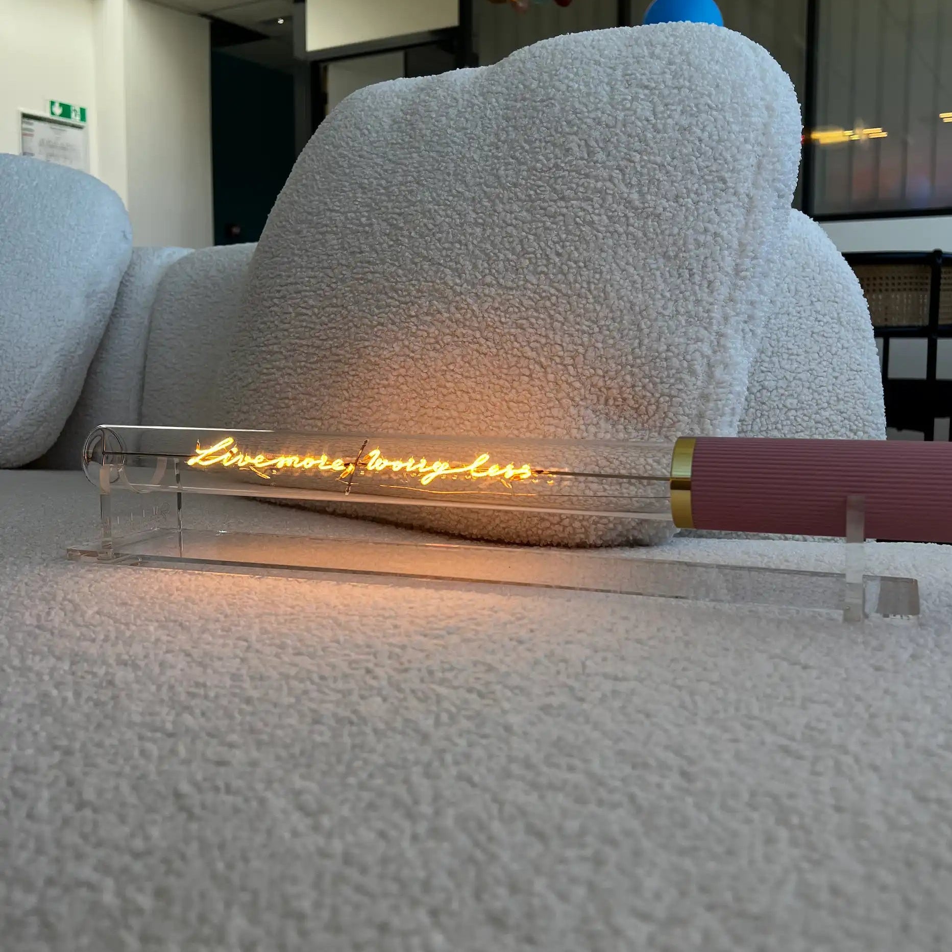 Ampoule décorative LED “Live more Worry less” – Message In The Tube - Elements Lighting
