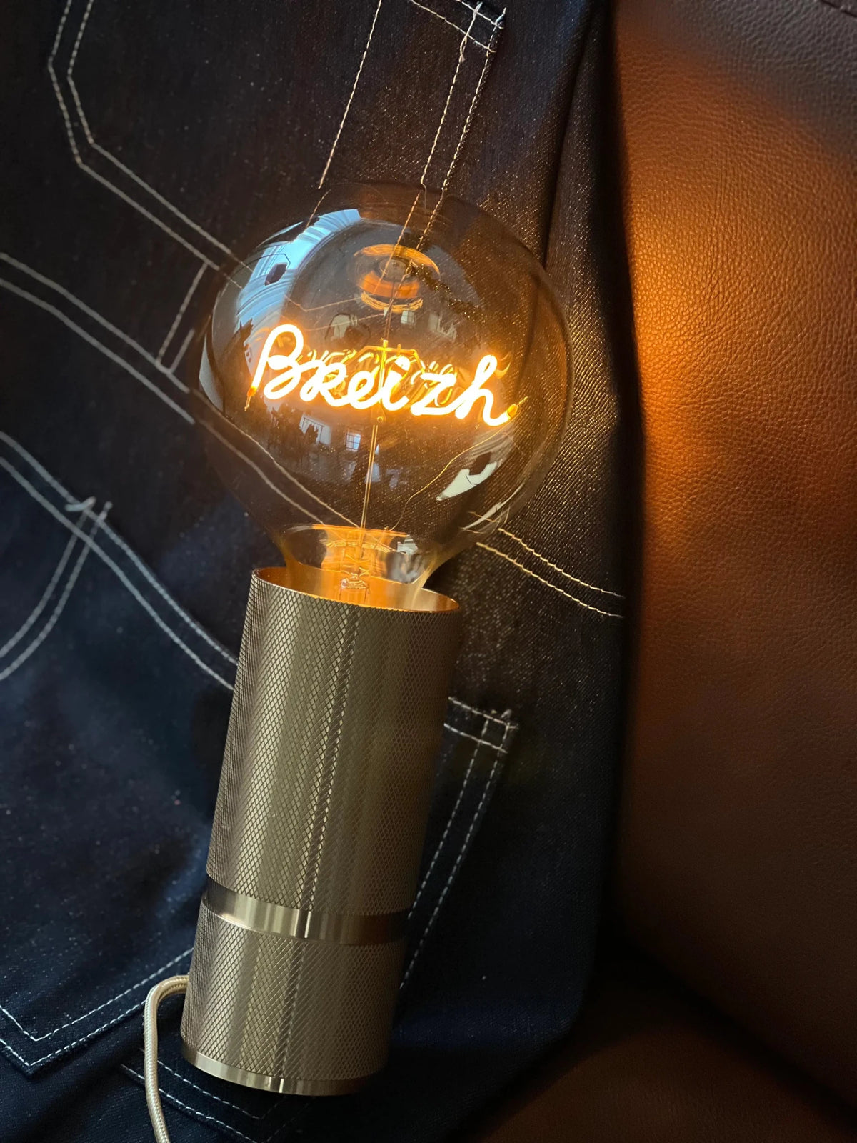 Ampoule décorative LED “Breizh” – Message In The Bulb - Elements Lighting