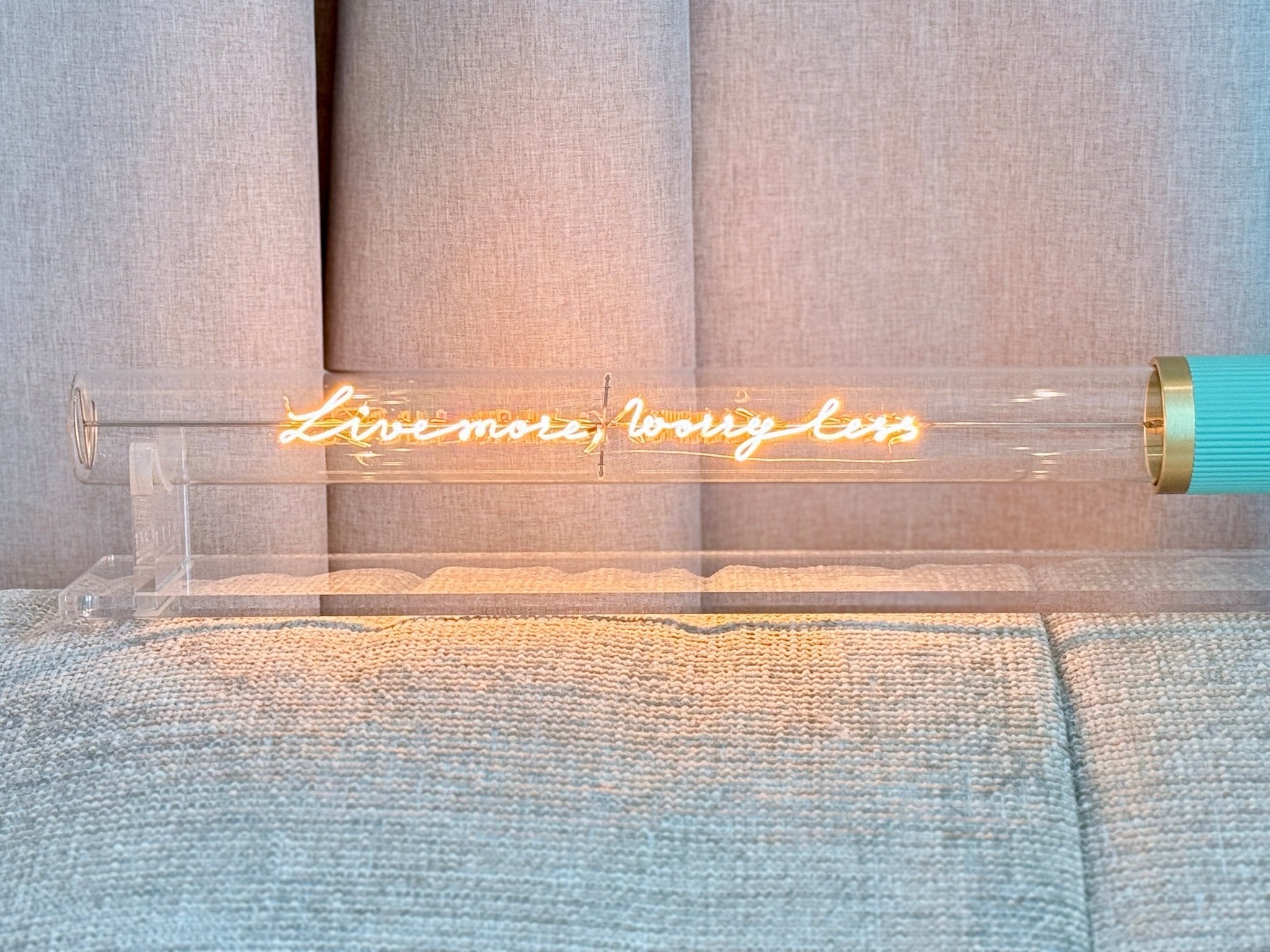 Tube lumineux - Live More Worry Less - Elements Lighting