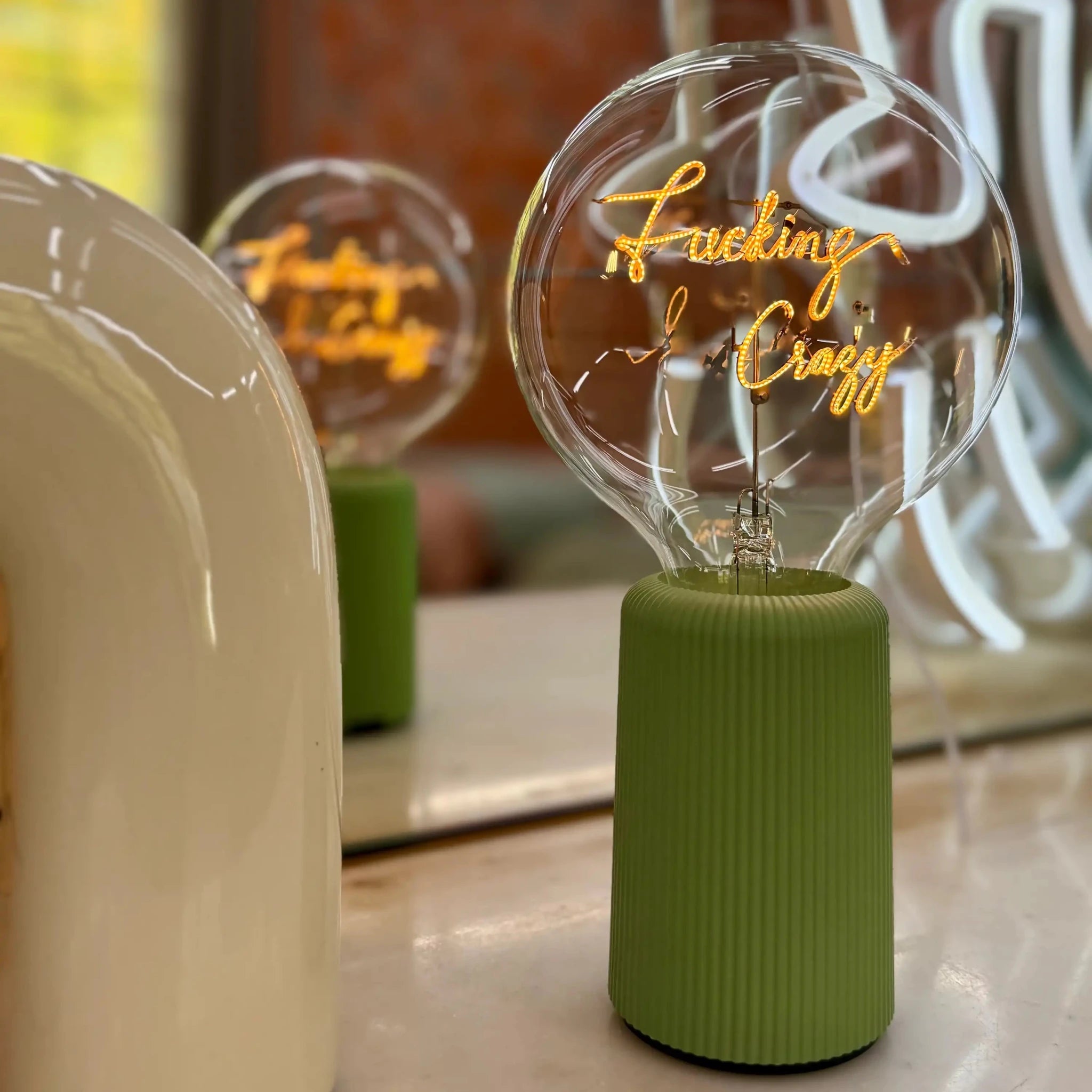 Ampoule décorative LED sans fil "Fucking Crazy" Message In The Bulb - Elements Lighting
