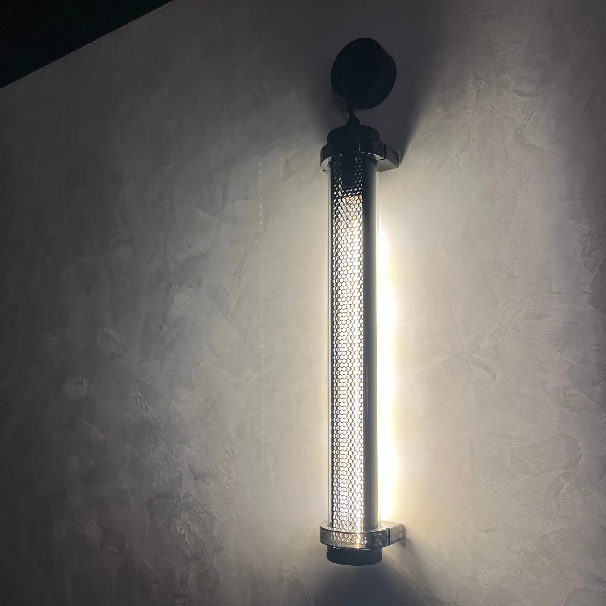 Lukas Applique nid d'abeille en noir - Elements Lighting