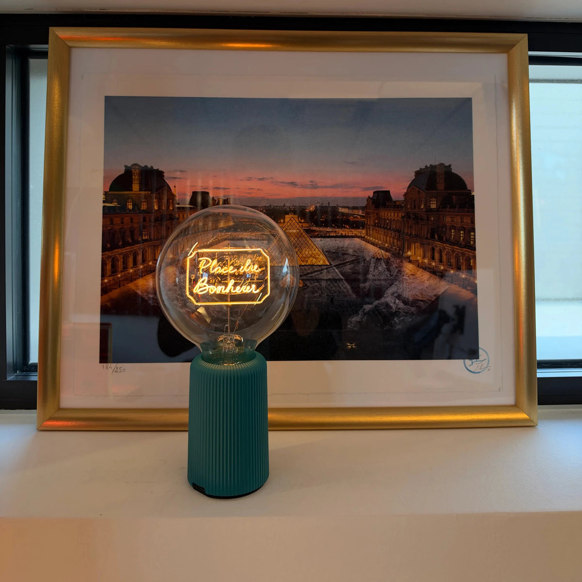 Ampoule décorative LED sans Fil "Place du bonheur" - Message In The Bulb - Elements Lighting