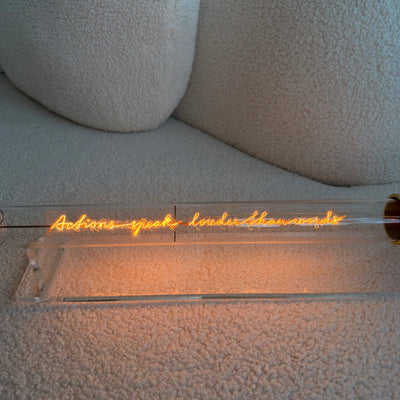 Ampoule décorative LED “Actions speak louder than words" – Message In The Tube - Elements Lighting