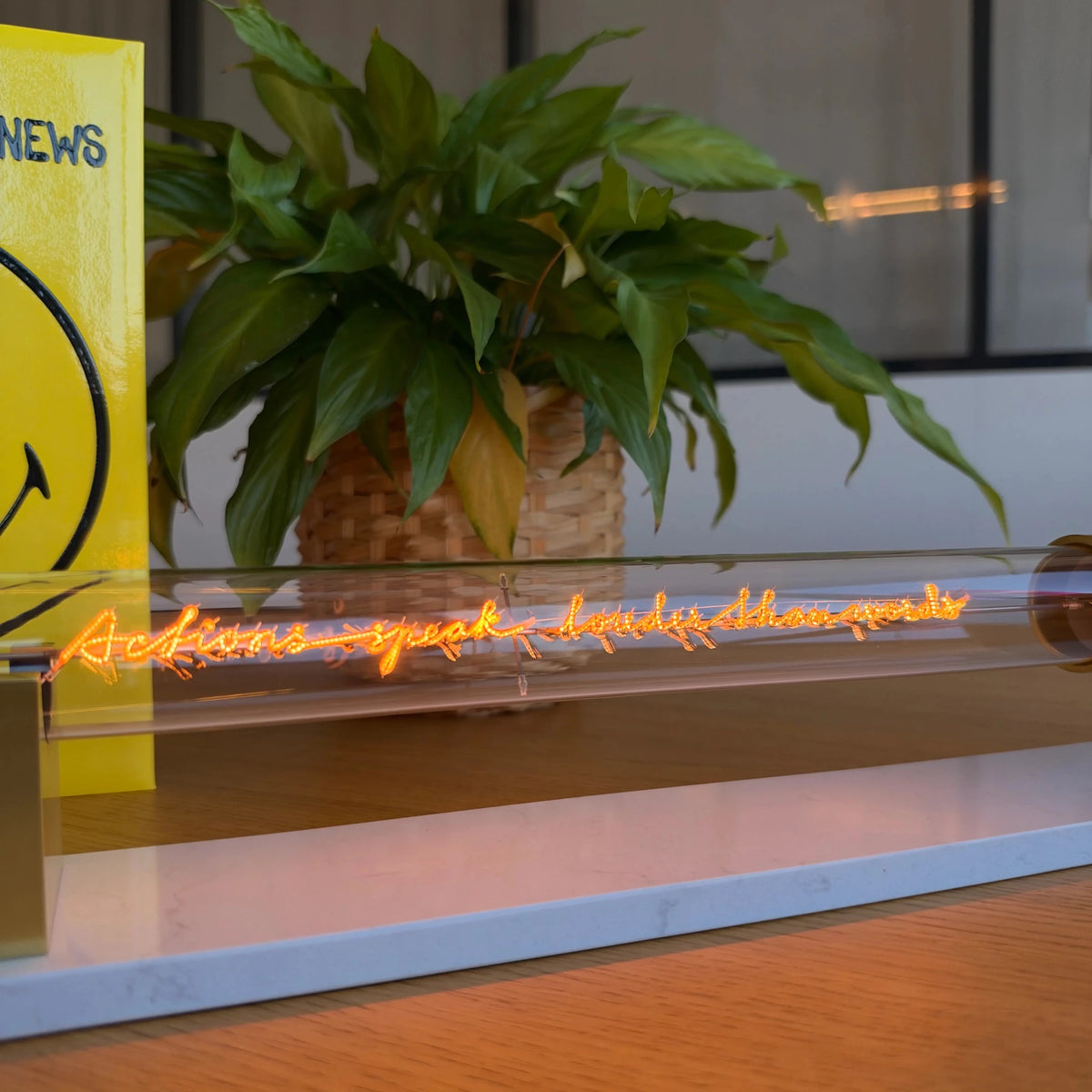 Ampoule décorative LED “Actions speak louder than words" – Message In The Tube - Elements Lighting