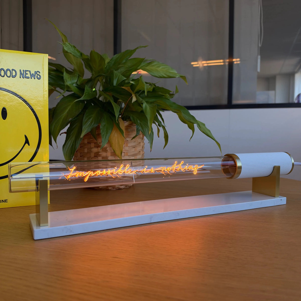 Ampoule décorative LED “Impossible is Nothing" – Message In The Tube - Elements Lighting