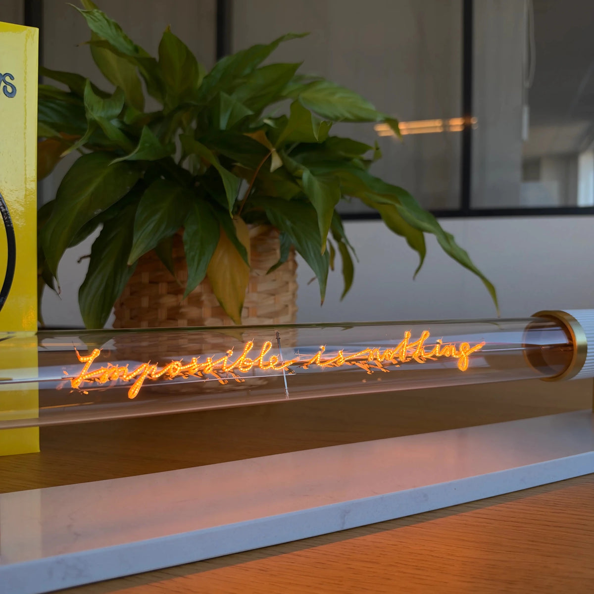 Ampoule décorative LED “Impossible is Nothing" – Message In The Tube - Elements Lighting