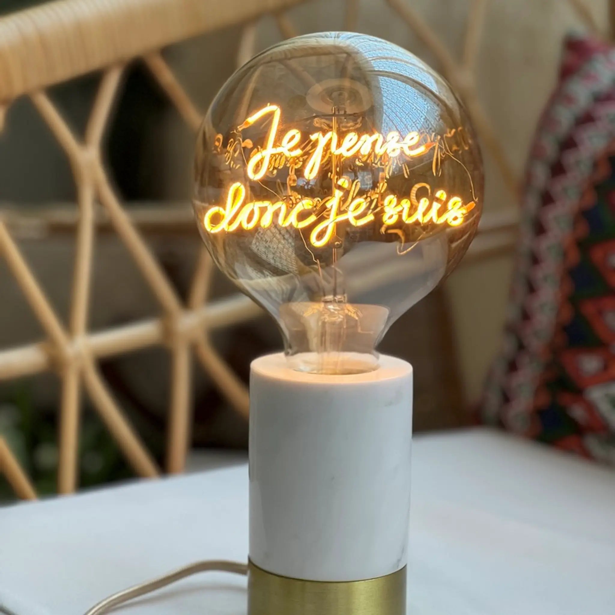 Je Pense Donc Je Suis - Elements Lighting